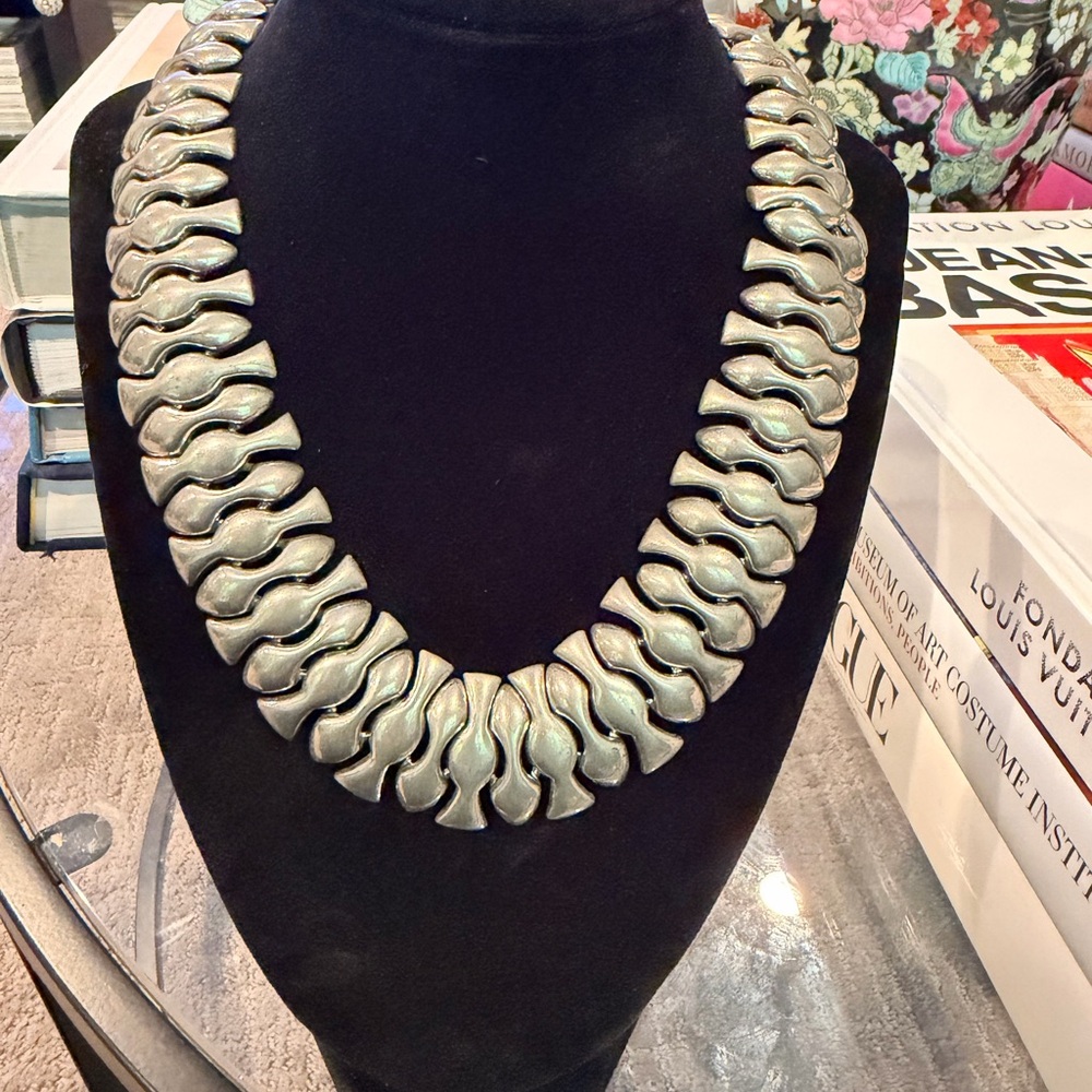 Source Unknown Silver-Tone Sculpted Link Necklace